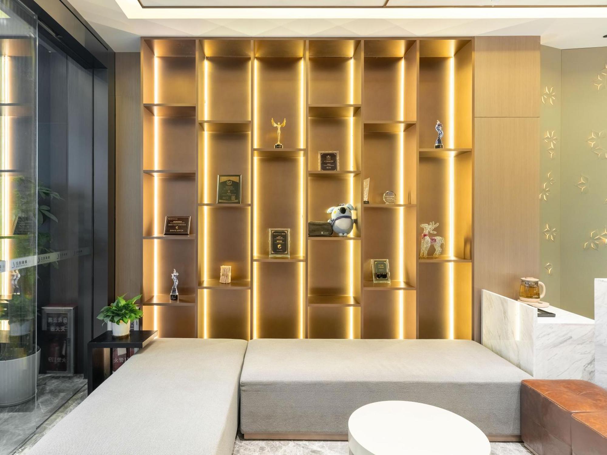 Lavande International Hotel Guangzhou Taikoo Hui Square Shipaiqiao Metro Station Branch - Free Shuttle Bus To Canton Fair Complex During Canton Fair Period & Free Vpn Internet Access Exterior foto